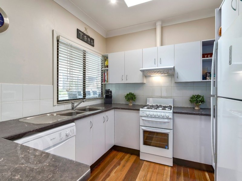 Photo - 4 Pattison Avenue, Norman Park QLD 4170 - Image 5