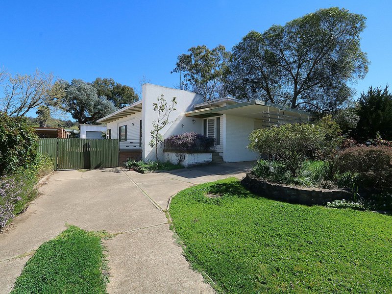 Photo - 4 Paull Street, Kooringal NSW 2650 - Image 1