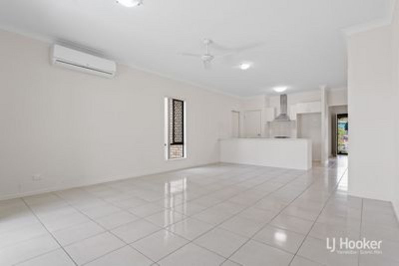 Photo - 4 Peabody Lane, Yarrabilba QLD 4207 - Image 9