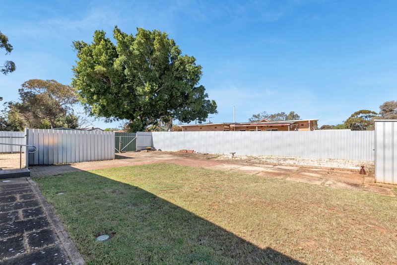 Photo - 4 Peachey Road, Davoren Park SA 5113 - Image 16