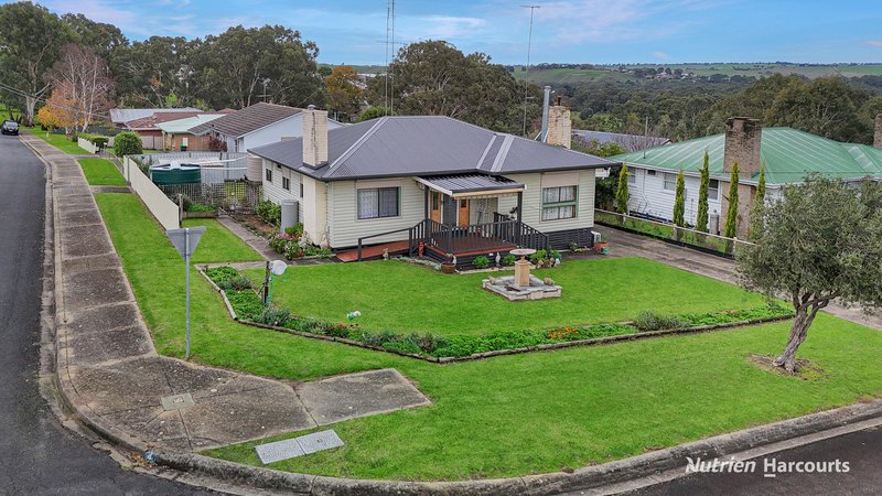 Photo - 4 Peachey Street, Casterton VIC 3311 - Image 2