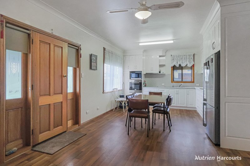 Photo - 4 Peachey Street, Casterton VIC 3311 - Image 4