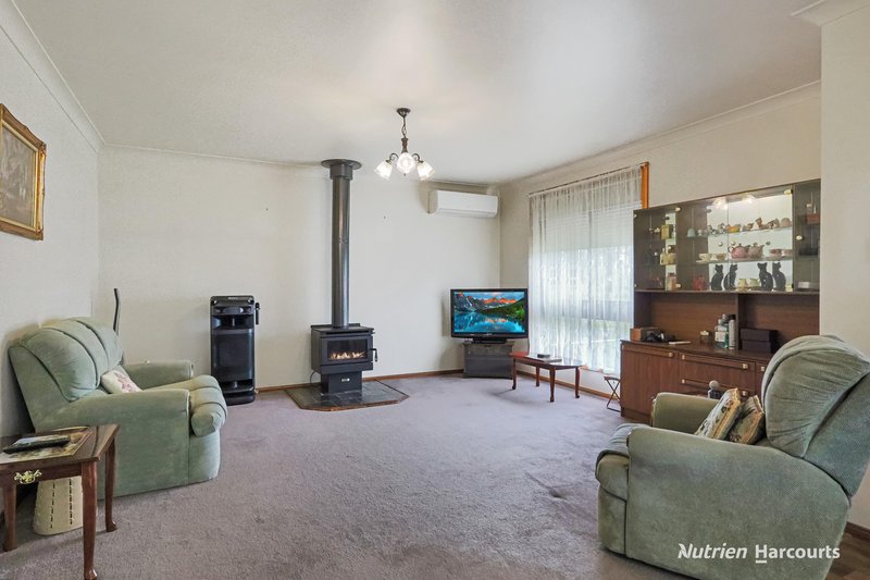 Photo - 4 Peachey Street, Casterton VIC 3311 - Image 5
