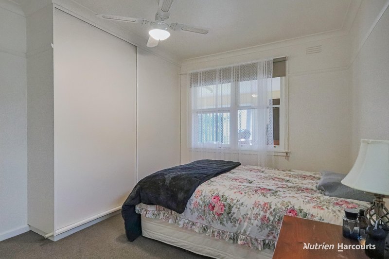Photo - 4 Peachey Street, Casterton VIC 3311 - Image 6