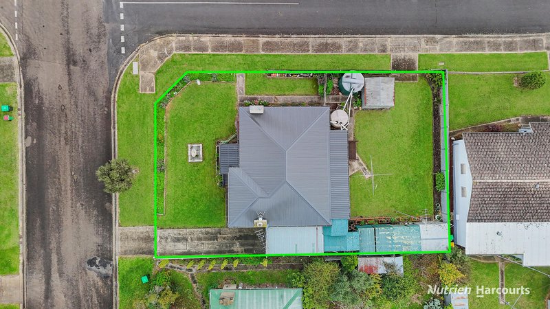 Photo - 4 Peachey Street, Casterton VIC 3311 - Image 12