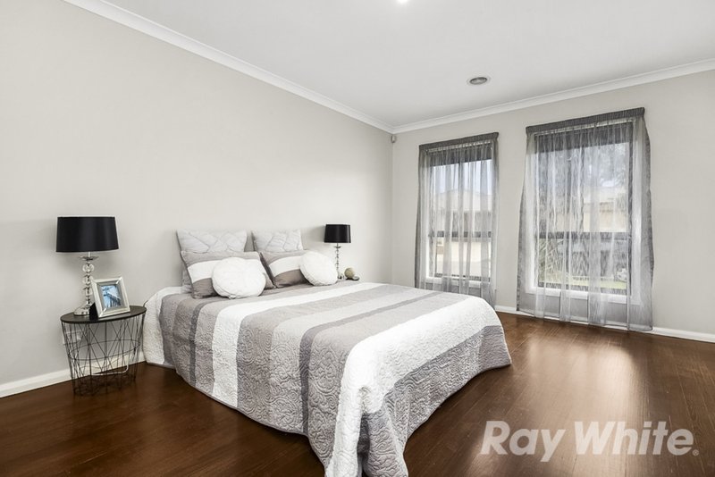 Photo - 4 Pearce Way, Craigieburn VIC 3064 - Image 3