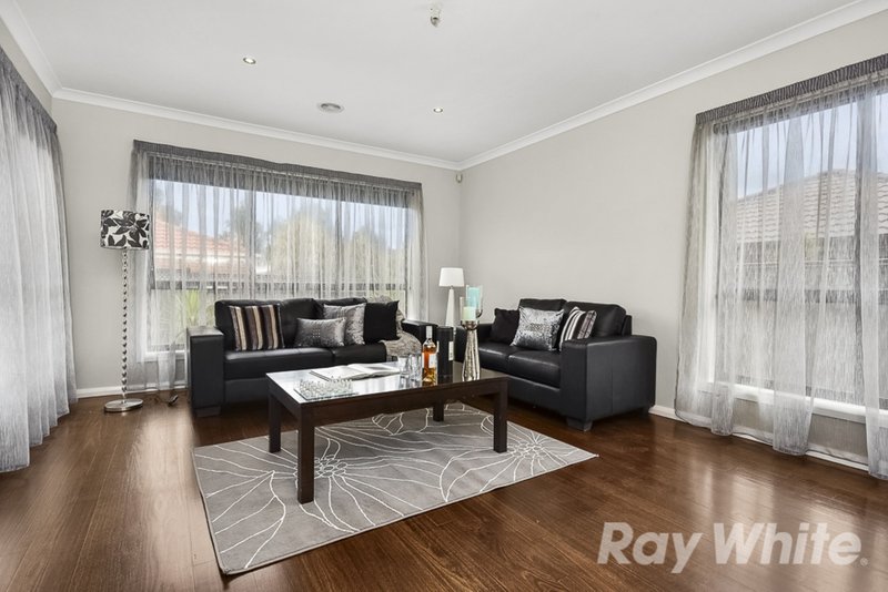 Photo - 4 Pearce Way, Craigieburn VIC 3064 - Image 5