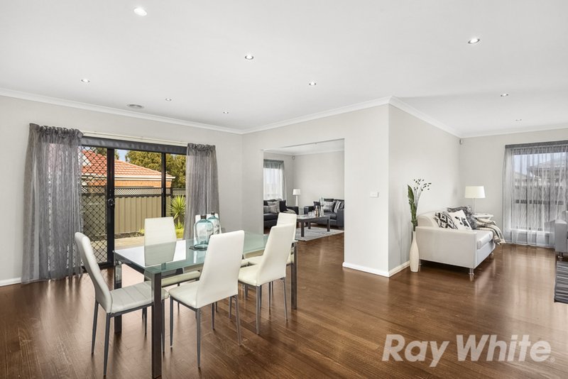 Photo - 4 Pearce Way, Craigieburn VIC 3064 - Image 8