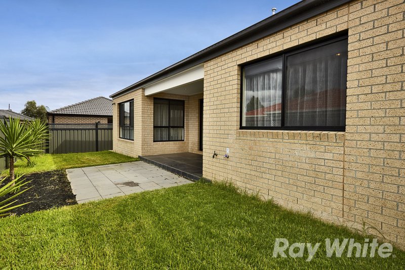 Photo - 4 Pearce Way, Craigieburn VIC 3064 - Image 10