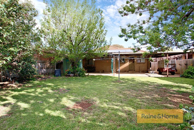 Photo - 4 Penguin Street, Melton VIC 3337 - Image 9