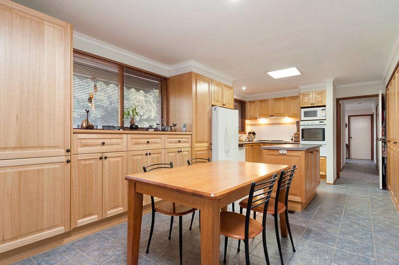 Photo - 4 Penryn Place, Craigieburn VIC 3064 - Image 5