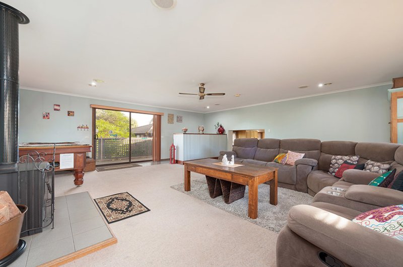 Photo - 4 Penryn Place, Craigieburn VIC 3064 - Image 6