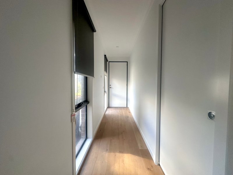Photo - 4 Peppercorn Way, Clayton South VIC 3169 - Image 2