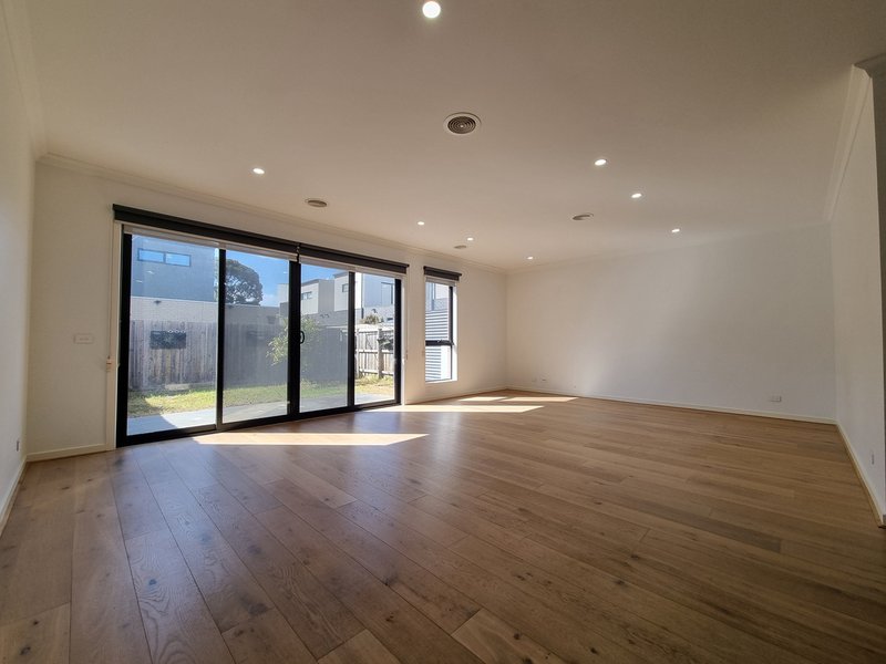 Photo - 4 Peppercorn Way, Clayton South VIC 3169 - Image 3