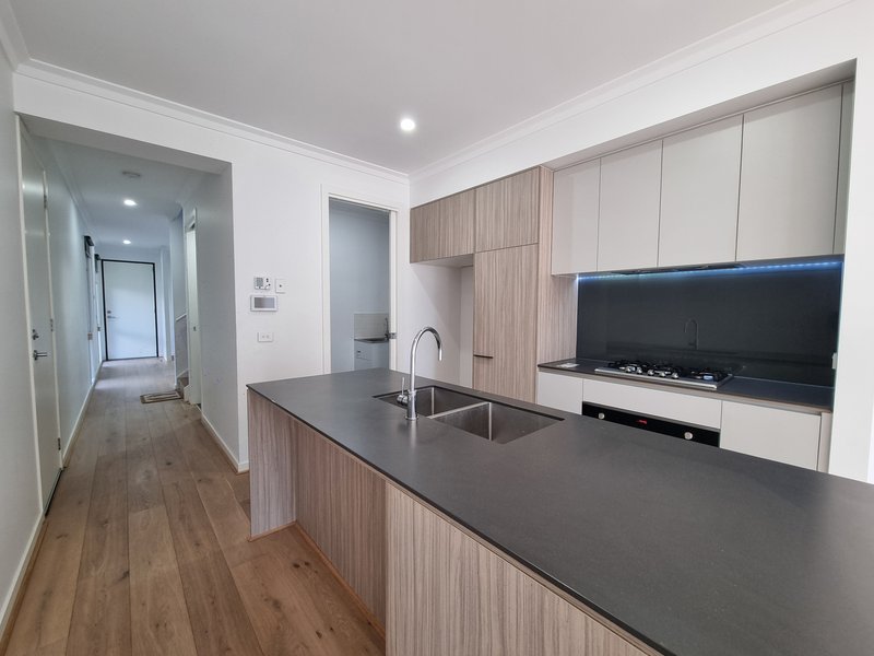 Photo - 4 Peppercorn Way, Clayton South VIC 3169 - Image 6