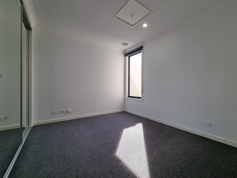 Photo - 4 Peppercorn Way, Clayton South VIC 3169 - Image 10