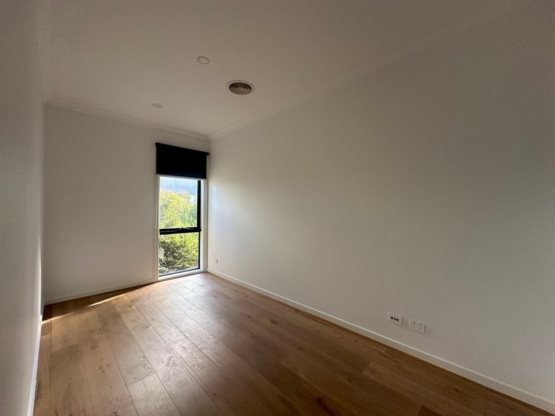 Photo - 4 Peppercorn Way, Clayton South VIC 3169 - Image 16