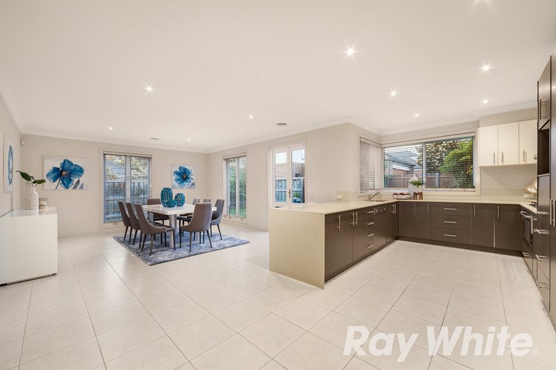 4 Pescott Close, Burwood VIC 3125