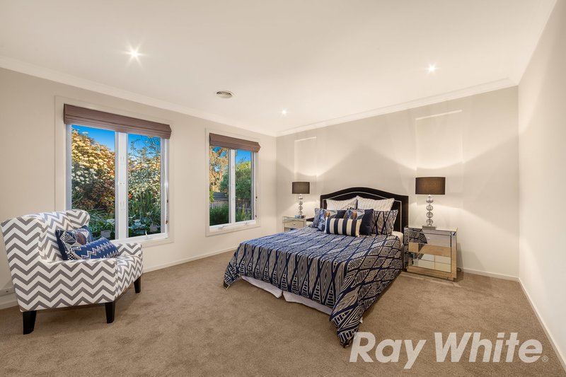 Photo - 4 Pescott Close, Burwood VIC 3125 - Image 4