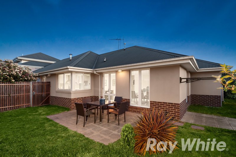 Photo - 4 Pescott Close, Burwood VIC 3125 - Image 8