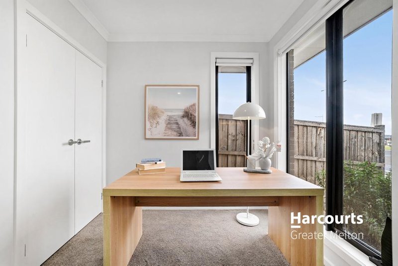 Photo - 4 Petunia Avenue, Tarneit VIC 3029 - Image 2