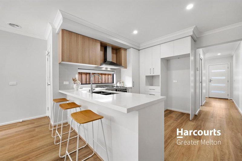 Photo - 4 Petunia Avenue, Tarneit VIC 3029 - Image 3