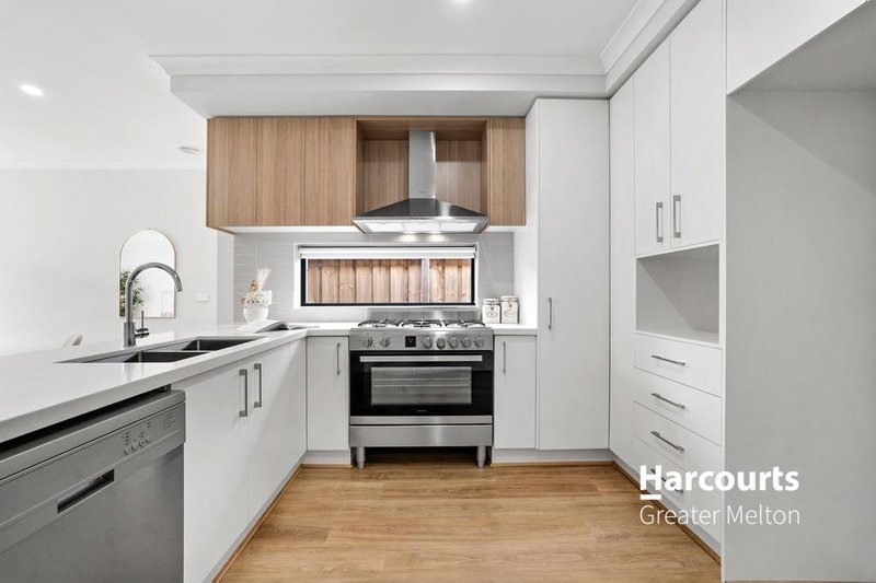 Photo - 4 Petunia Avenue, Tarneit VIC 3029 - Image 4
