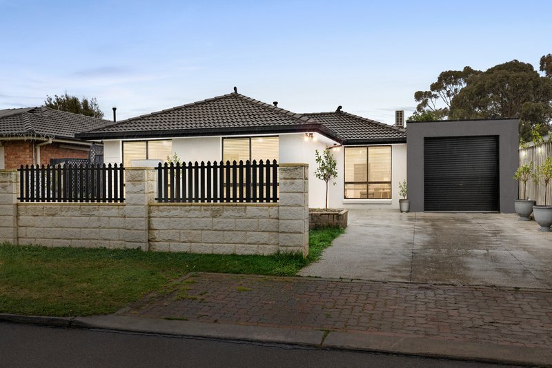 Photo - 4 Pleone Court, Werribee VIC 3030 - Image 2