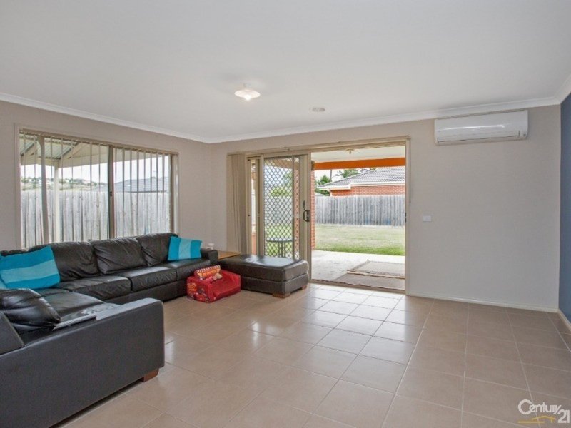 Photo - 4 Pomegranate Way, Pakenham VIC 3810 - Image 6