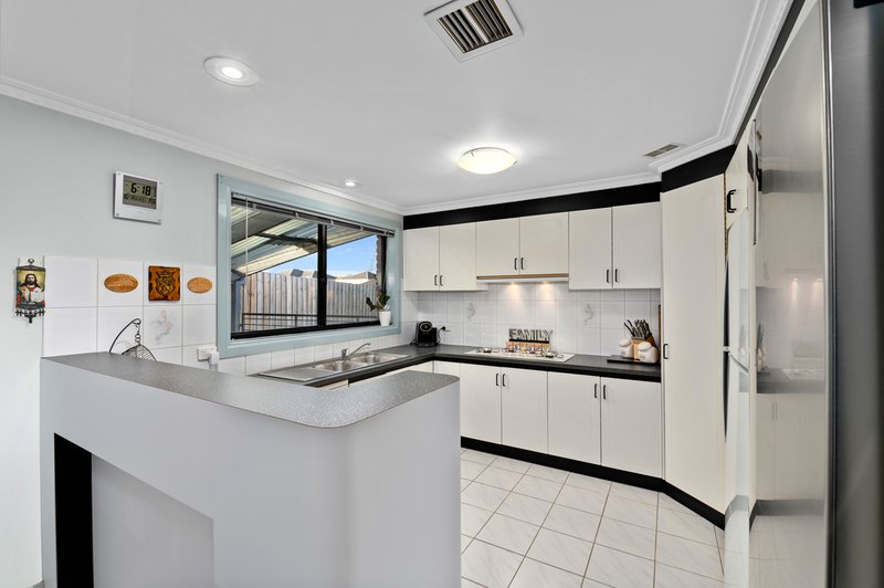 Photo - 4 Porsche Court, Epping VIC 3076 - Image 4