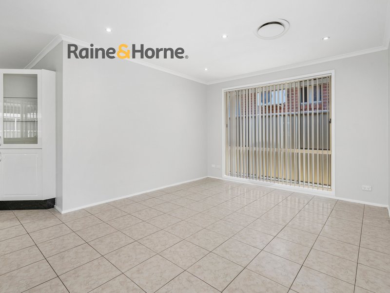 Photo - 4 Port Macquarie Avenue, Hoxton Park NSW 2171 - Image 5