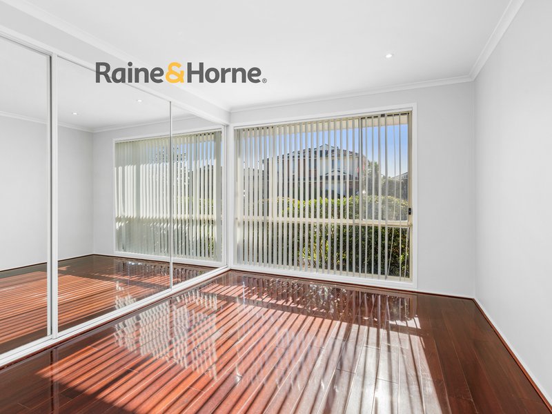 Photo - 4 Port Macquarie Avenue, Hoxton Park NSW 2171 - Image 7