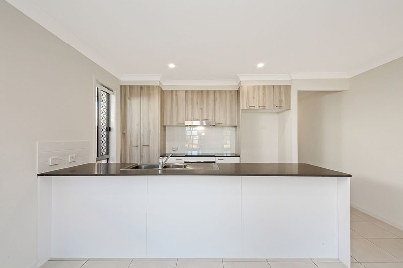 Photo - 4 Priestly Place, Redbank QLD 4301 - Image 5