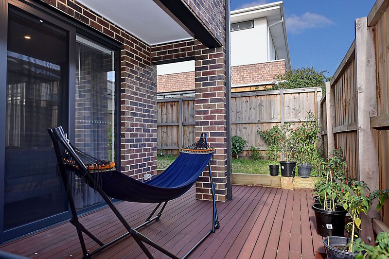 Photo - 4 Primrose Street, Wantirna South VIC 3152 - Image 6