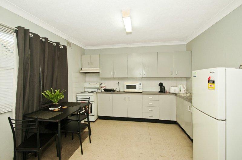 Photo - 4 Prince Edward Dr , Dapto NSW 2530 - Image 3