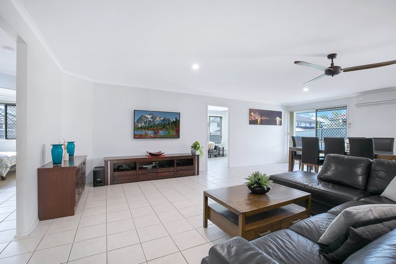 Photo - 4 Pyrenees Street, Carseldine QLD 4034 - Image 7