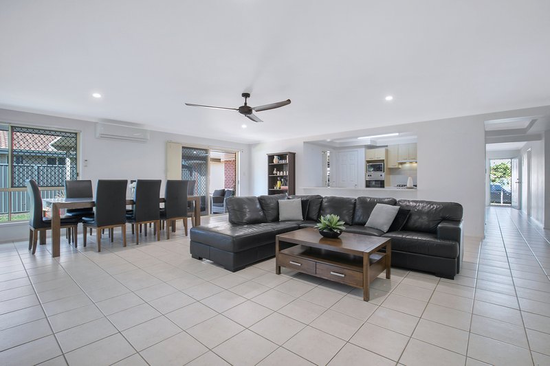 Photo - 4 Pyrenees Street, Carseldine QLD 4034 - Image 8