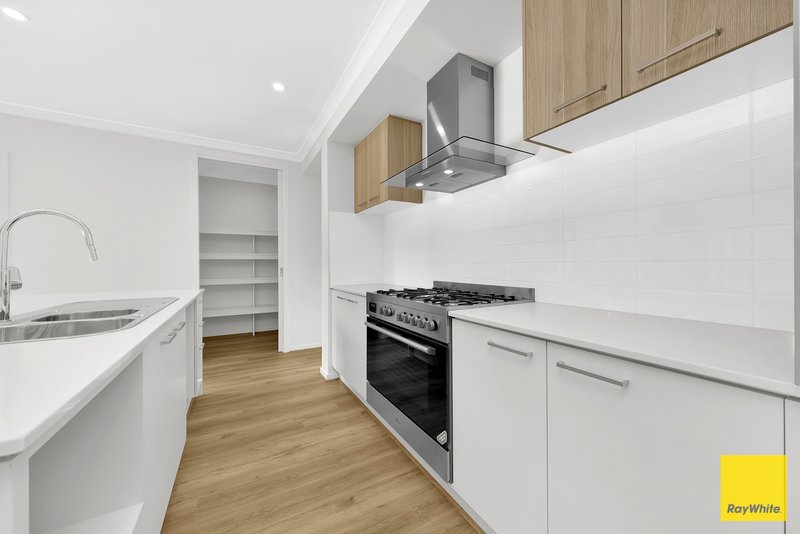 Photo - 4 Pyrus Crescent, Mickleham VIC 3064 - Image 3