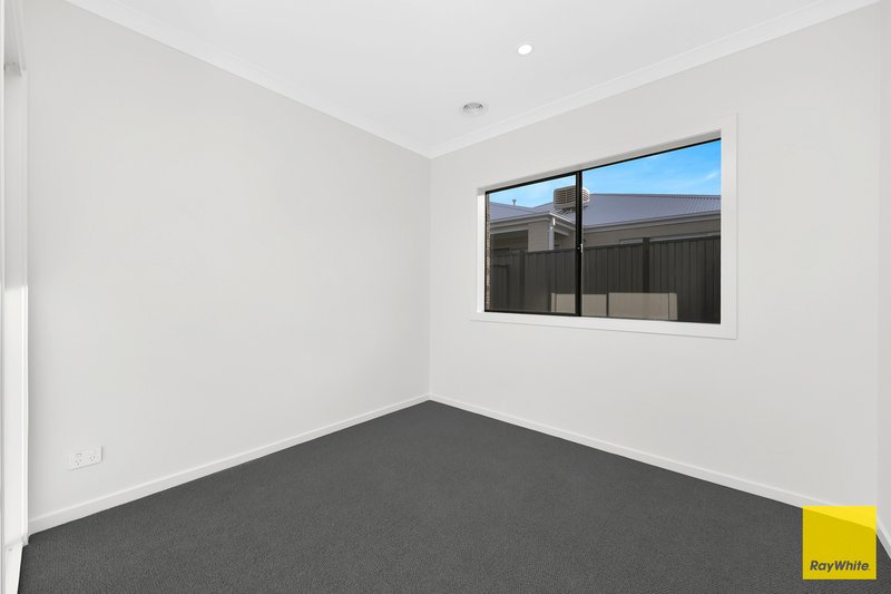 Photo - 4 Pyrus Crescent, Mickleham VIC 3064 - Image 11
