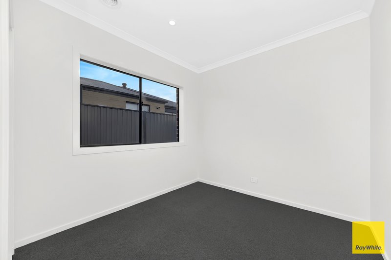 Photo - 4 Pyrus Crescent, Mickleham VIC 3064 - Image 12