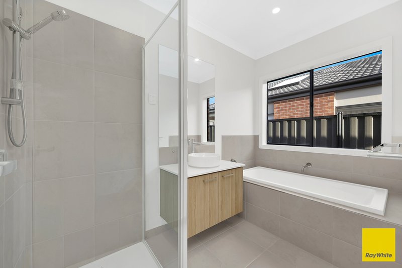 Photo - 4 Pyrus Crescent, Mickleham VIC 3064 - Image 13