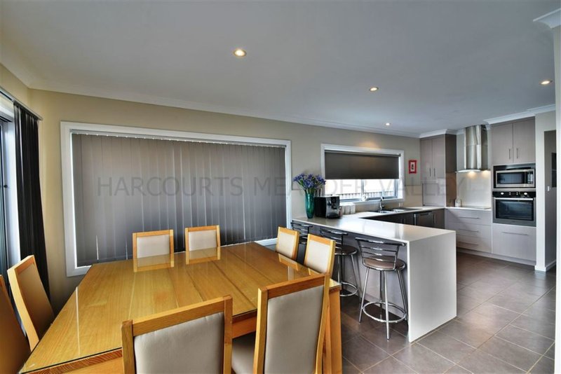 Photo - 4 Quamby Court, Deloraine TAS 7304 - Image 5