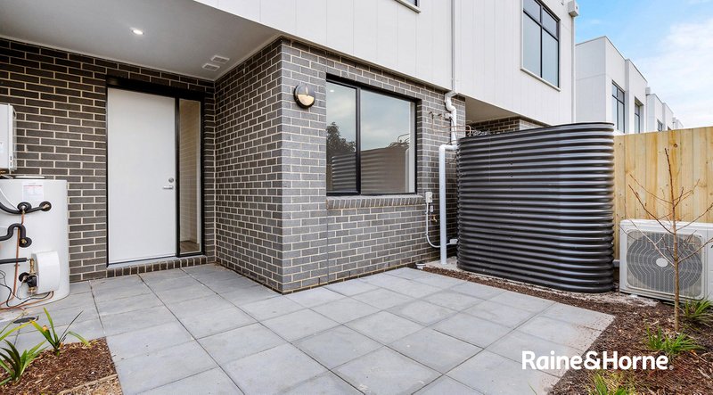 Photo - 4 Quarter Circuit, Springvale VIC 3171 - Image 14
