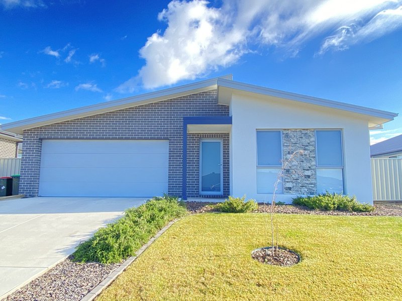 4 Quiberon Way, Goulburn NSW 2580