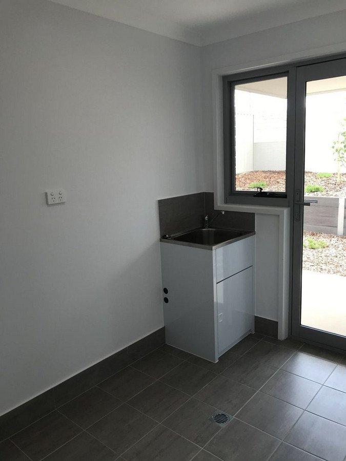 Photo - 4 Quiberon Way, Goulburn NSW 2580 - Image 9