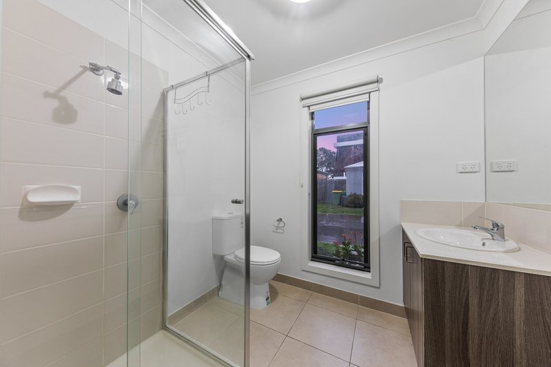 Photo - 4 Quinella Way, Pakenham VIC 3810 - Image 8