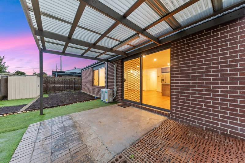 Photo - 4 Quinella Way, Pakenham VIC 3810 - Image 11