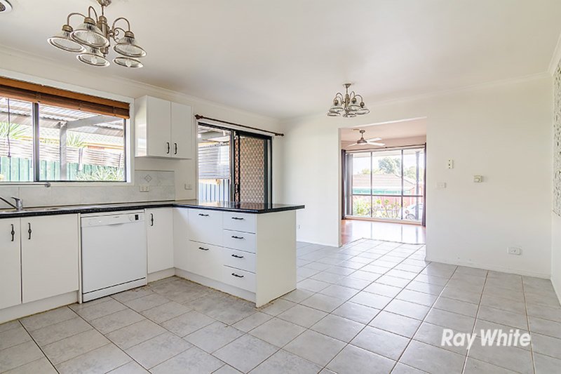 Photo - 4 Raffindale Crescent, Cranbourne West VIC 3977 - Image 3