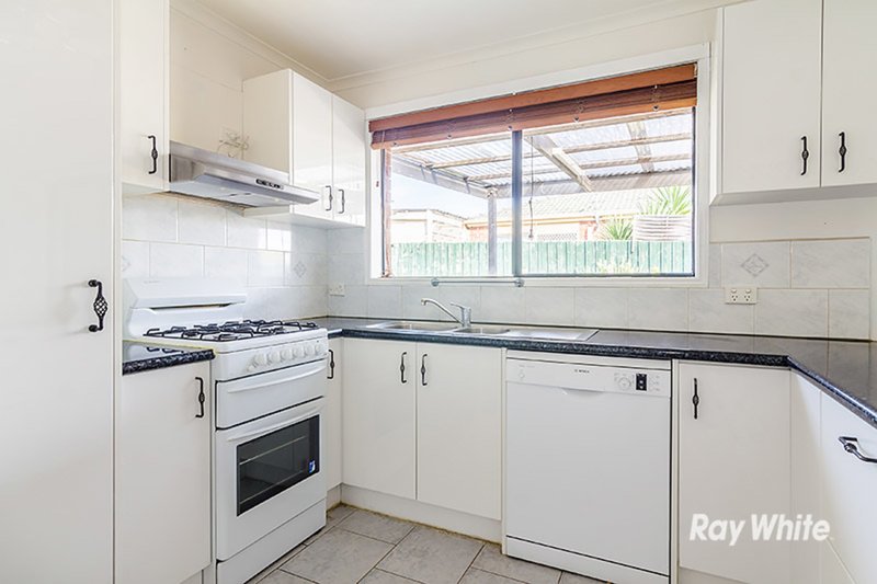 Photo - 4 Raffindale Crescent, Cranbourne West VIC 3977 - Image 6