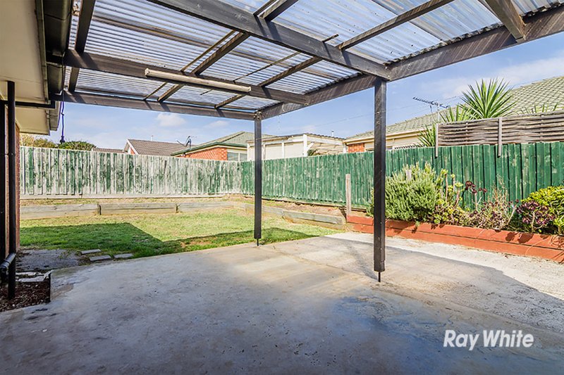 Photo - 4 Raffindale Crescent, Cranbourne West VIC 3977 - Image 12